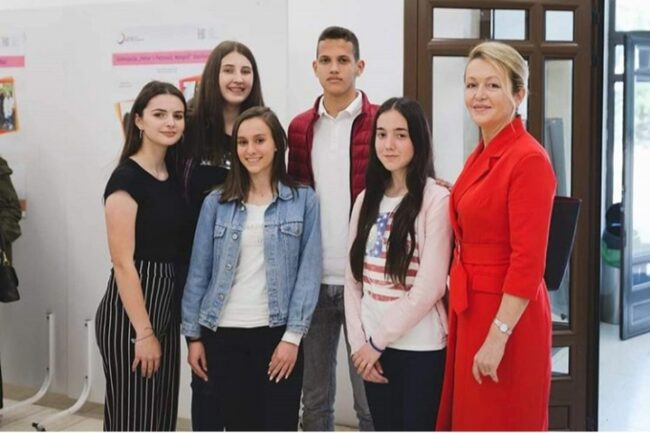 Dodjela nagrada za učešće na nagradnom konkursu “Ljepota kristala”