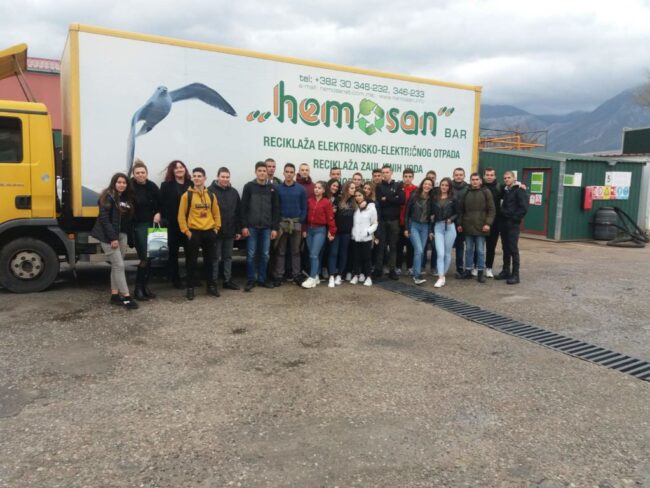 Učenici obrazovnog programa Špeditersko-agencijski i carinski tehničar obišli skladišta i pogone preduzeća “Hemosan” d.o.o.