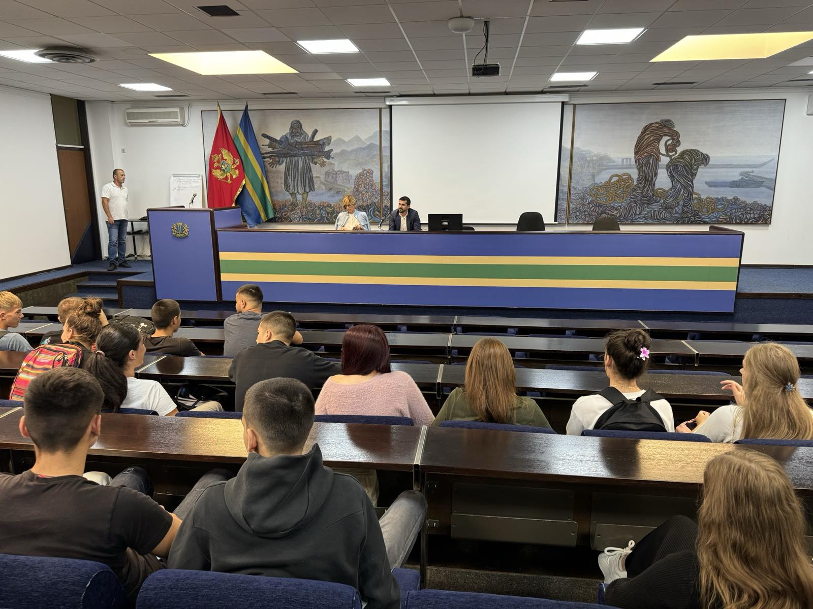 IMG-6c99ec8606c2638eb46850b5ee389521-V